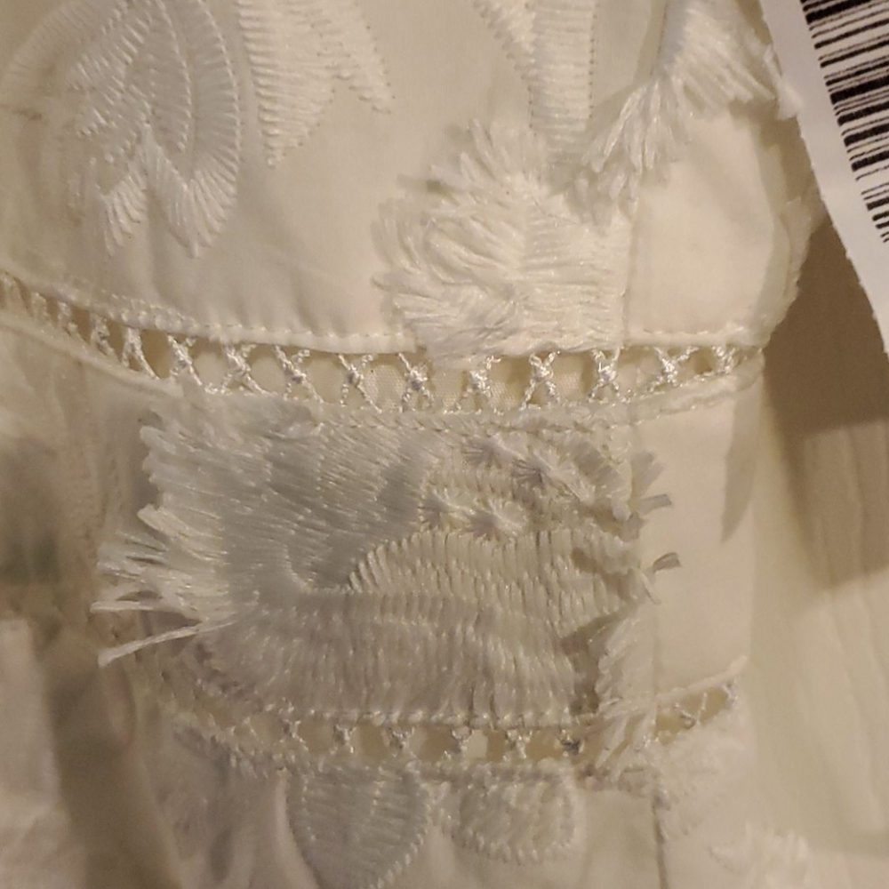 White applique dress.  Beautiful. - Picture 5 of 5